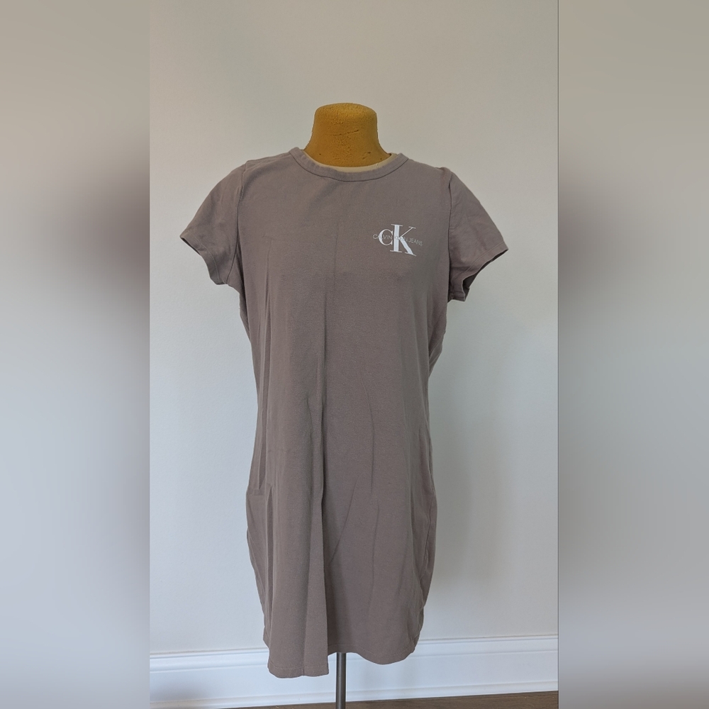 Calvin Klein Jeans tan short sleeve dress with white and silver letter details